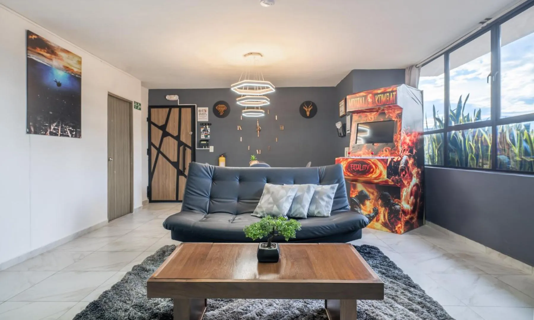 3 Bedroom Apartment, With Arcade Machine - 1 Block From Lleras Park P7 메딜린 0*,  콜롬비아