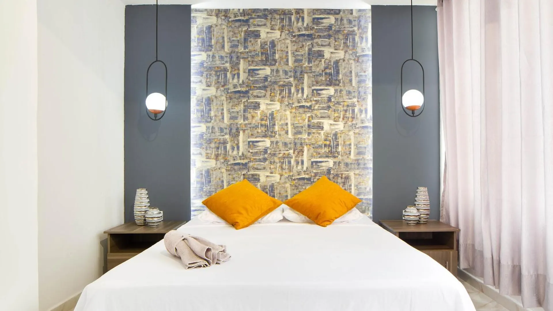 3 Bedroom Apartment, With Arcade Machine - 1 Block From Lleras Park P7 메딜린 아파트