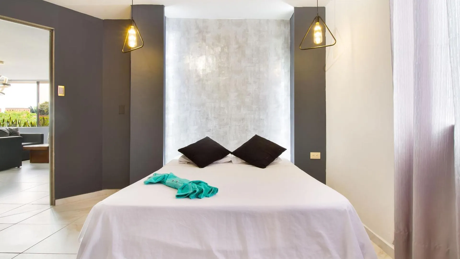 3 Bedroom Apartment, With Arcade Machine - 1 Block From Lleras Park P7 메딜린