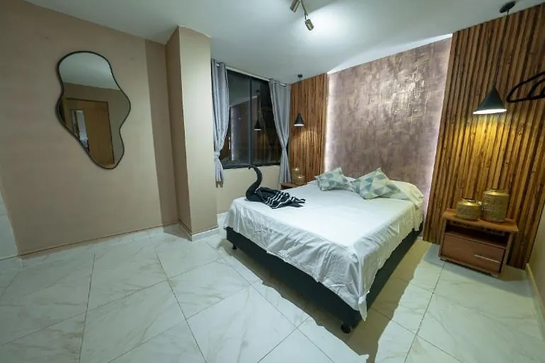 3 Bedroom Apartment, With Arcade Machine - 1 Block From Lleras Park P7 메딜린 0*,  콜롬비아