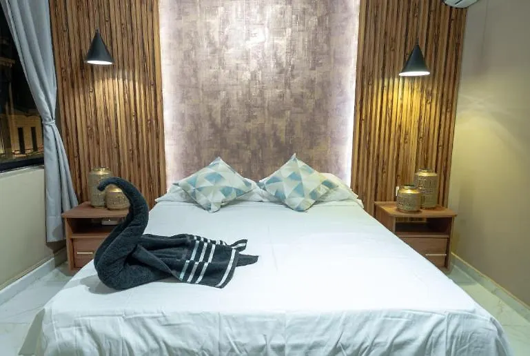 3 Bedroom Apartment, With Arcade Machine - 1 Block From Lleras Park P7 메딜린 아파트