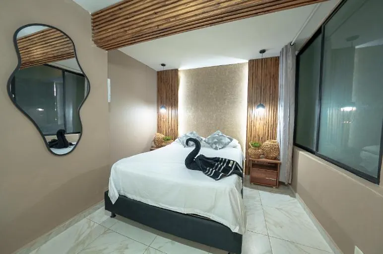 3 Bedroom Apartment, With Arcade Machine - 1 Block From Lleras Park P7 메딜린 아파트