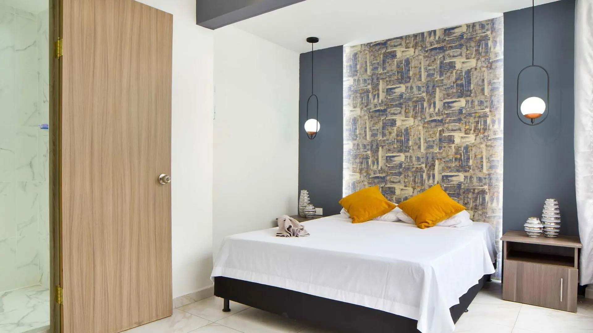 3 Bedroom Apartment, With Arcade Machine - 1 Block From Lleras Park P7 Medellín Apartament