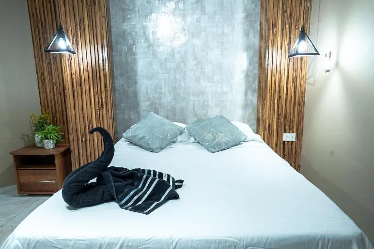 3 Bedroom Apartment, With Arcade Machine - 1 Block From Lleras Park P7 Medellín