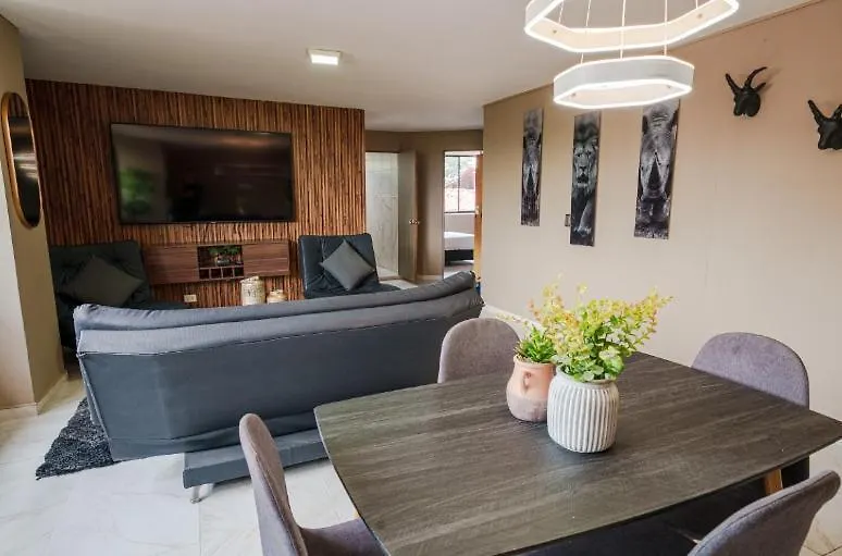 3 Bedroom Apartment, With Arcade Machine - 1 Block From Lleras Park P7 Medellín