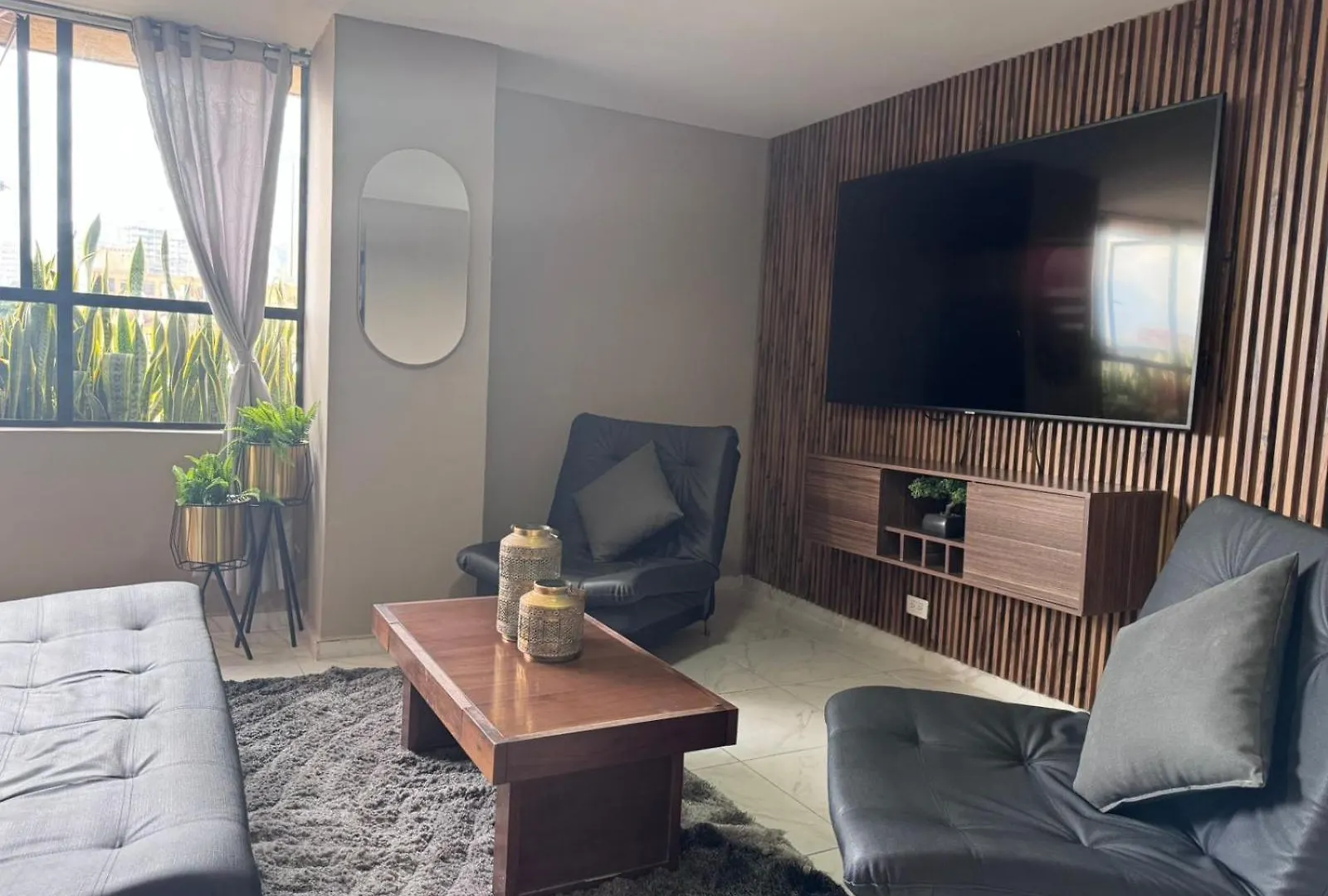 3 Bedroom Apartment, With Arcade Machine - 1 Block From Lleras Park P7 Medellín