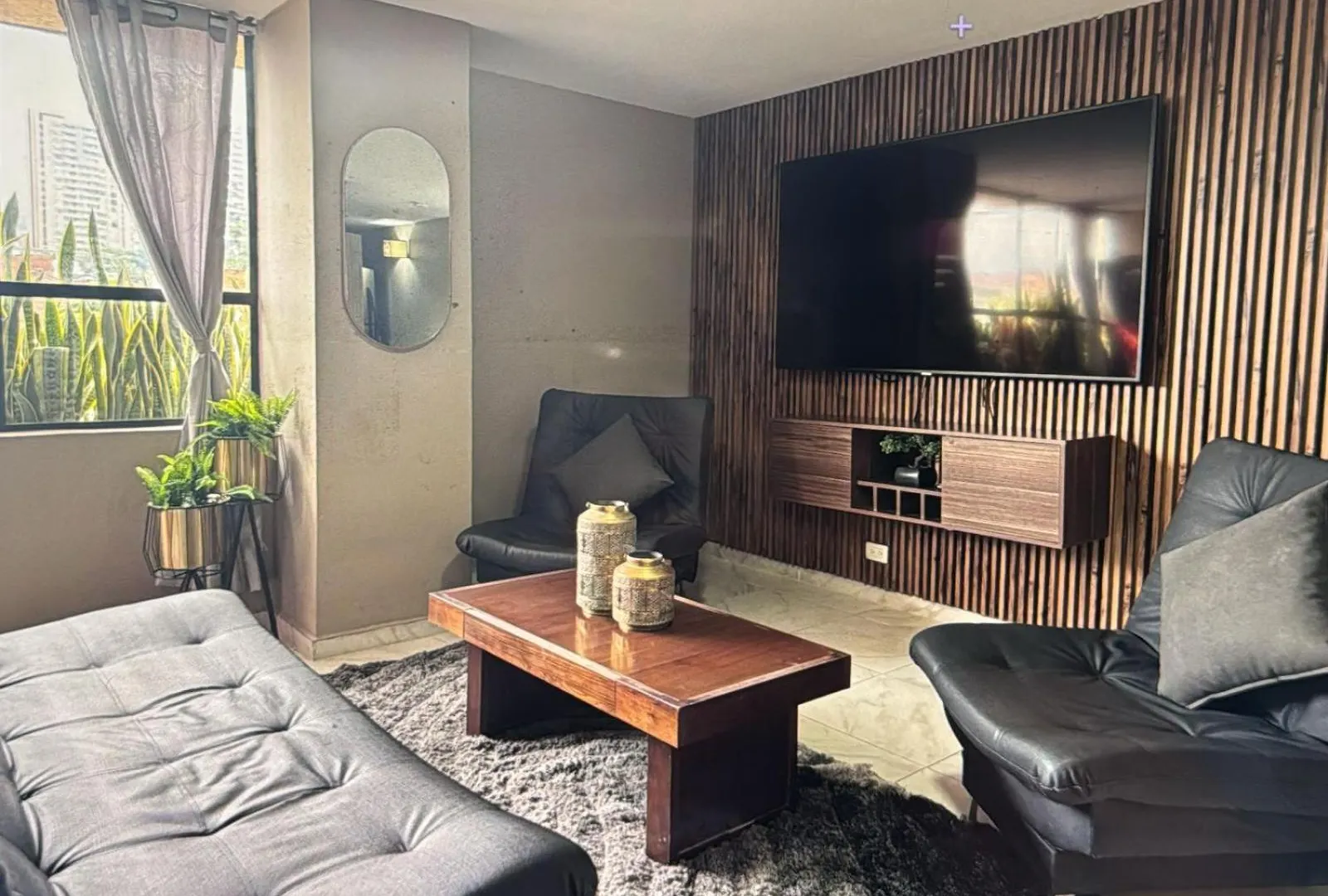 3 Bedroom Apartment, With Arcade Machine - 1 Block From Lleras Park P7 location